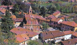 La parrocchiale e la piazzetta di San Vito